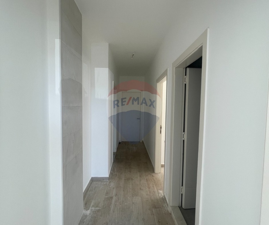 R9-3797 Apartment for Sale in Haykaliyeh – Koura, 140 m², Floor -1 شقة للبيع في هيكلية الكورة – 140 م²، الطابق تحت الأرض (-1) — Photo 1 of 9