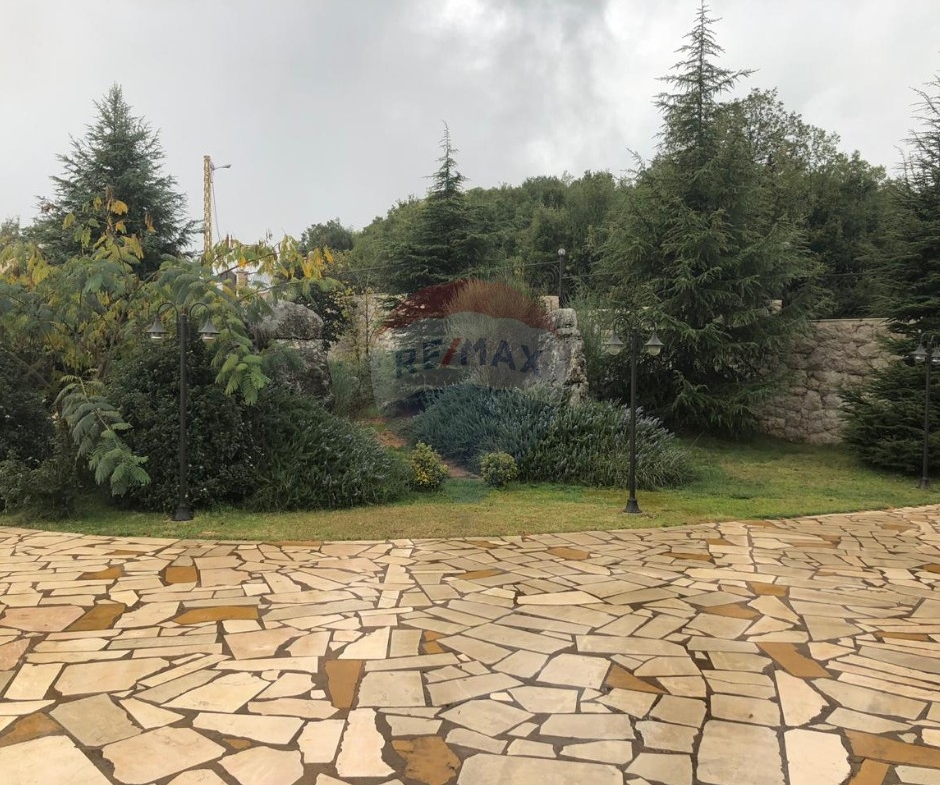 R9-3700 Villa for Sale in Jouniyeh – Aajaltoun, 350 m², Land 2300 m² فيلا للبيع في جونية عجلتون – 350 م²، أرض 2300 م² — Photo 8 of 24
