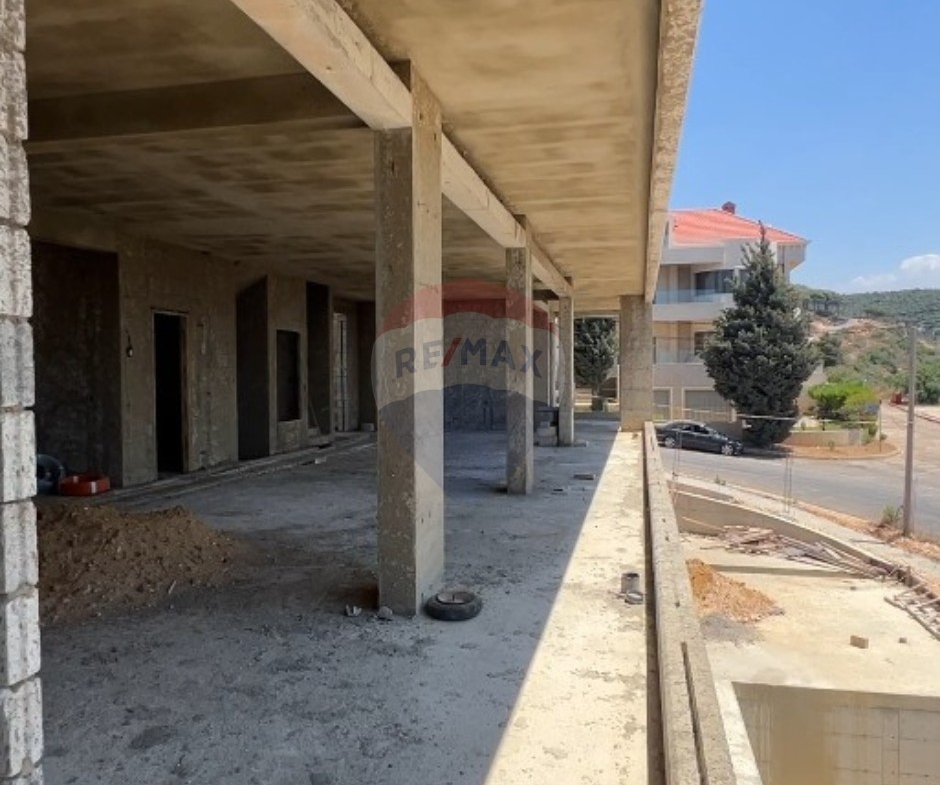 R9-3781فيلا للبيع في دده الكورة – مساحة بناء 1,600 م²، أرض 1,000 م²، إطلالة بانورامية بحرية وجبلية — الصورة 9 من 13