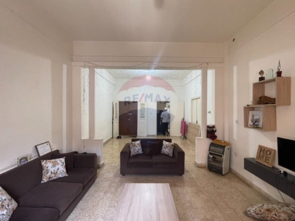 R9-3902 Apartment for Sale in Sahat El Nejme – Tripoli, 120 m²شقة للبيع في ساحة النجمة – طرابلس، 120 م² — Photo 2 of 12