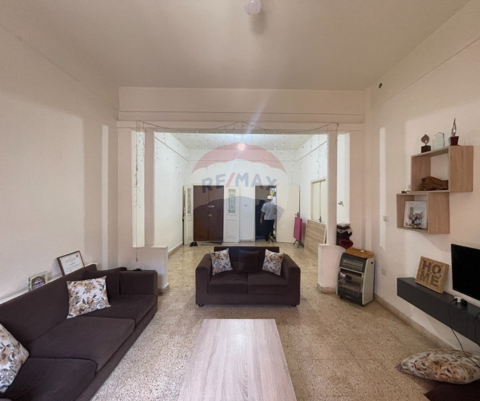 R9-3902 Apartment for Sale in Sahat El Nejme – Tripoli, 120 m²شقة للبيع في ساحة النجمة – طرابلس، 120 م² — Photo 2 of 12