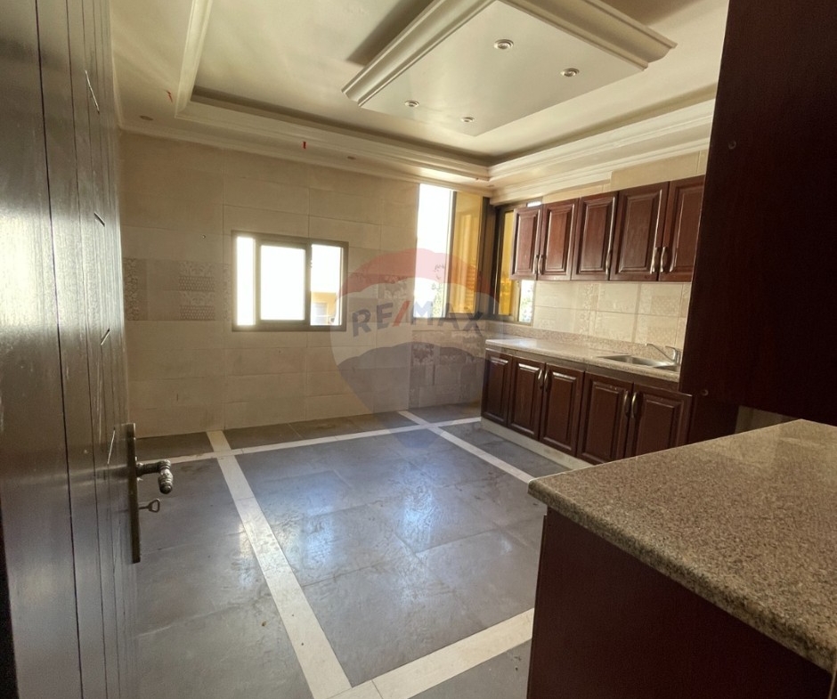 R9-3828 Apartment for Rent in Bahsas Boulevard – Tripoli, 9th Floorشقة للإيجار في بحصاص بوليفارد – طرابلس، الطابق التاسع — Photo 3 of 11