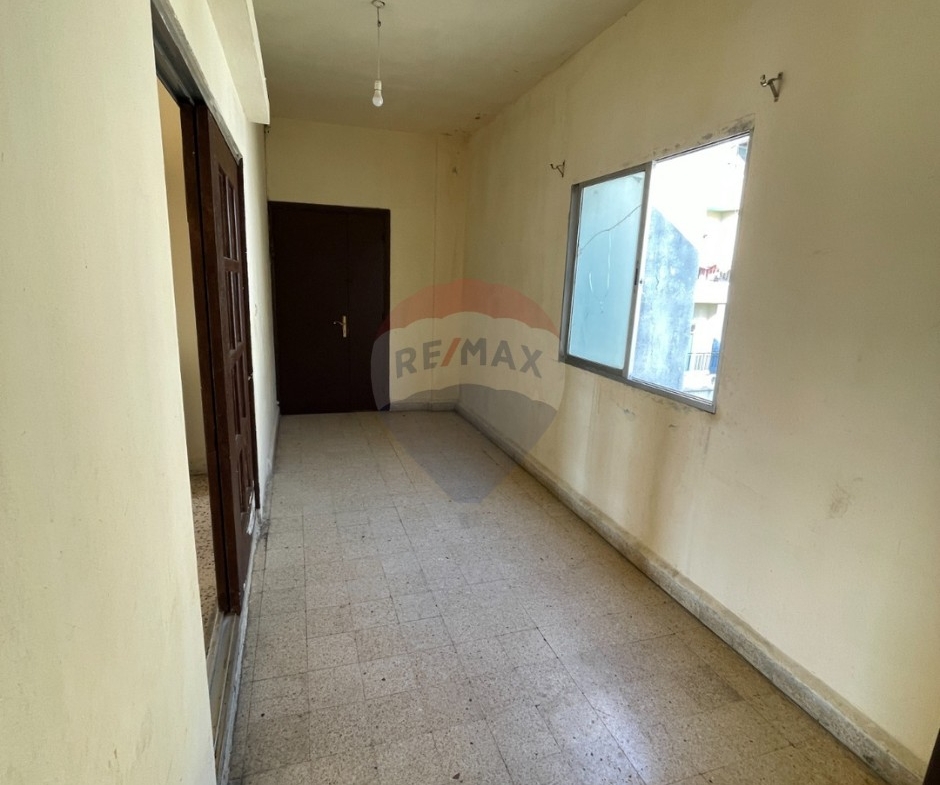 R9-3832 شقة للبيع في باب الرمل – طرابلس، 190 م² — الصورة 3 من 9