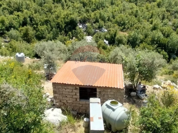 R9-3813  Land for Sale in Hadtoun – Keserwan, 1,565 m², Agriculturalأرض للبيع في حدتون – كسروان، 1,565 م²، زراعية — Photo 4 of 7