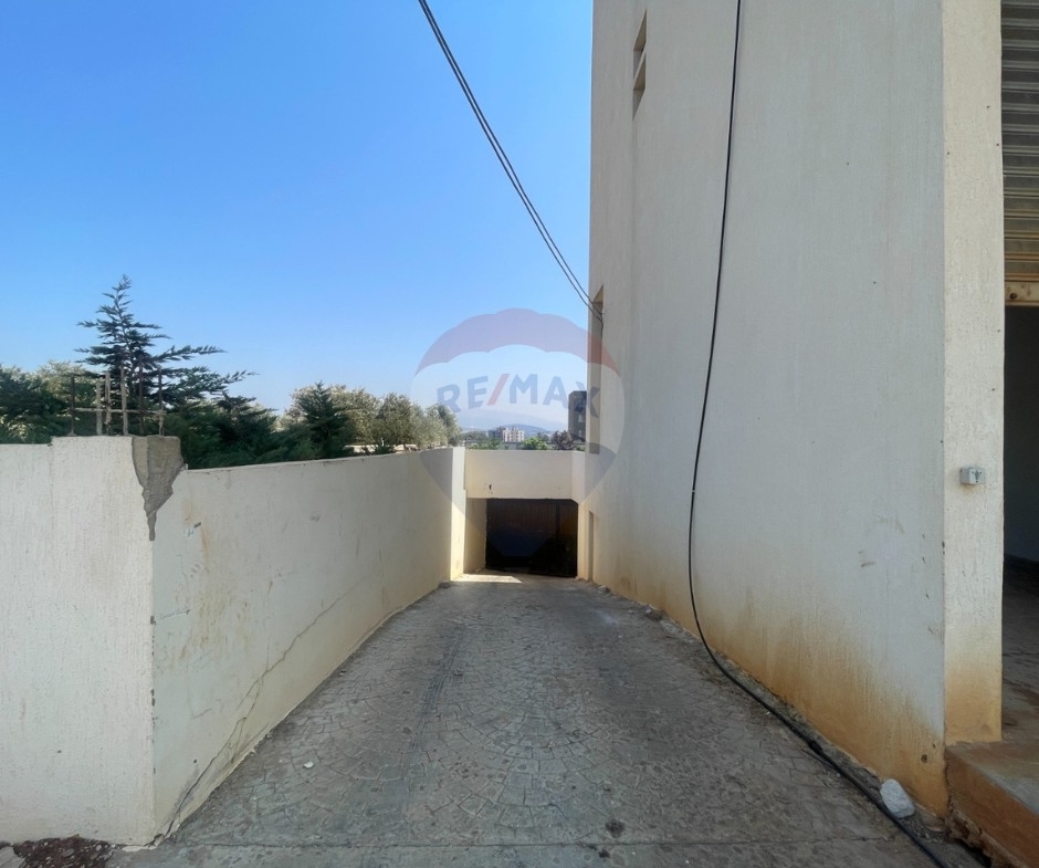 R9-3869 محلّان للبيع في أبو سمرا – قرب جامعة الجنان، 60 م² — الصورة 5 من 6