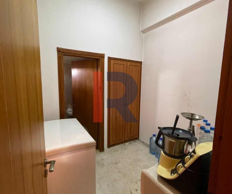 R9-3818 فيلا للبيع في راسمسقا – الكورة، 1,000 م²، إطلالة جبلية — الصورة 8 من 36