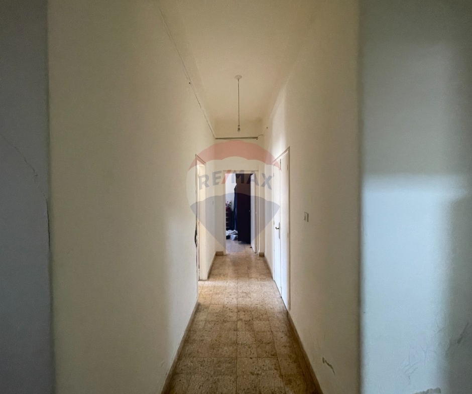 R9-3902 Apartment for Sale in Sahat El Nejme – Tripoli, 120 m²شقة للبيع في ساحة النجمة – طرابلس، 120 م² — Photo 8 of 12
