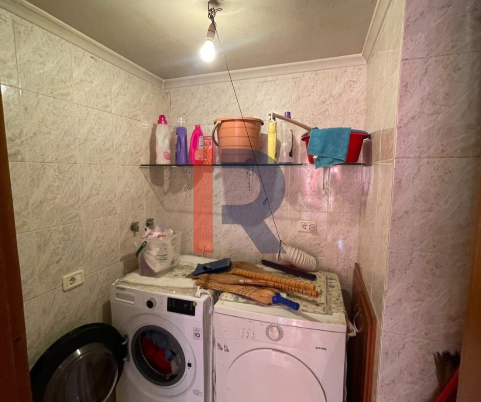 R9-3818 فيلا للبيع في راسمسقا – الكورة، 1,000 م²، إطلالة جبلية — الصورة 9 من 36