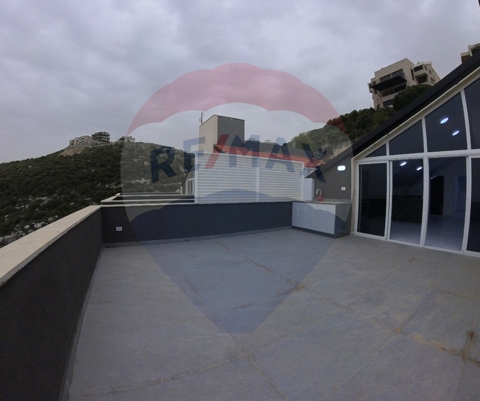 R9-3957 Triplex for Rent in Balamand – Koura, 381 m², Sea & Mountain Viewتريبلكس للإيجار في البلمند – الكورة، 381 م²، إطلالة بحرية وجبلية — Photo 13 of 22