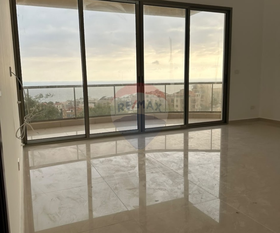 R9-3946 دوبلكس للبيع في عمشيت – جبيل، 170 م²، إطلالة بحرية، تراس 40 م² — الصورة 2 من 4