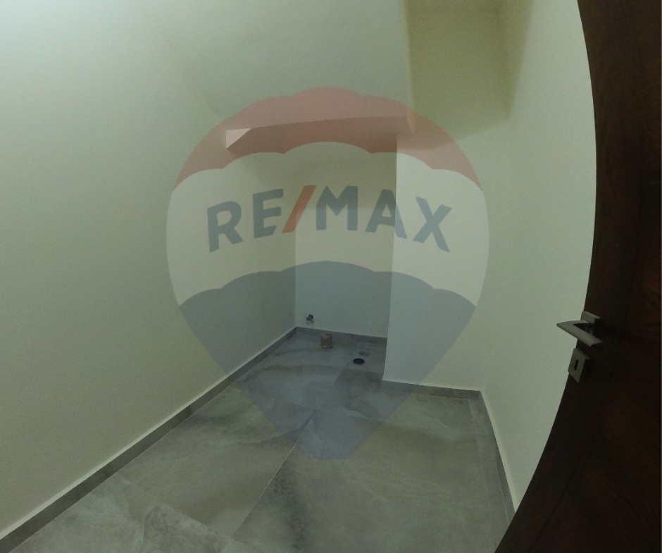 R9-3957 Triplex for Rent in Balamand – Koura, 381 m², Sea & Mountain Viewتريبلكس للإيجار في البلمند – الكورة، 381 م²، إطلالة بحرية وجبلية — Photo 22 of 22