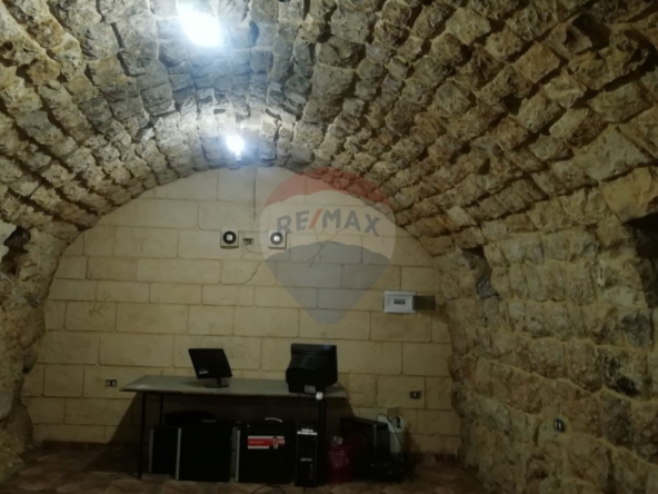 R9-3907 Stone House for Sale in Douma – Batroun, 1100 m², 3 Floorsبيت حجري للبيع في دوما – البترون، 1100 م²، 3 طوابق — Photo 3 of 9