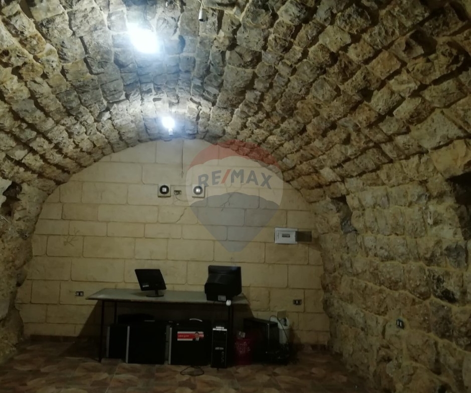 R9-3907 Stone House for Sale in Douma – Batroun, 1100 m², 3 Floorsبيت حجري للبيع في دوما – البترون، 1100 م²، 3 طوابق — Photo 3 of 9
