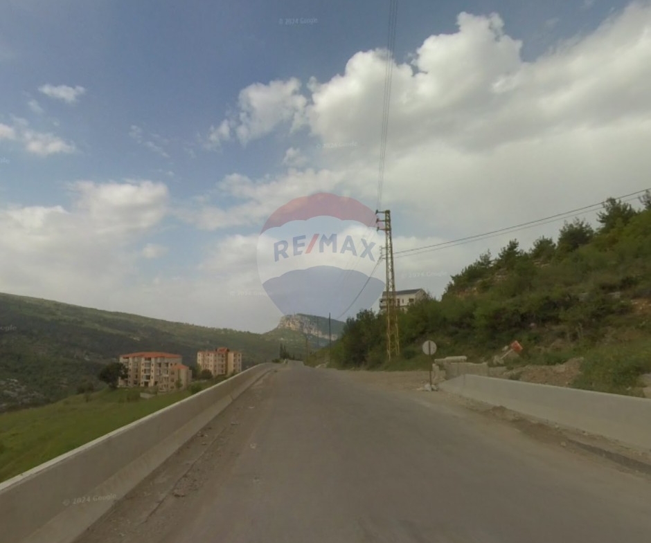 R9-3927 Land for Sale in Bcharreh – Kanat, 3,711 m², Zoning 15/30أرض للبيع في بشري – قناة، 3,711 م²، تصنيف 15/30 — Photo 3 of 4