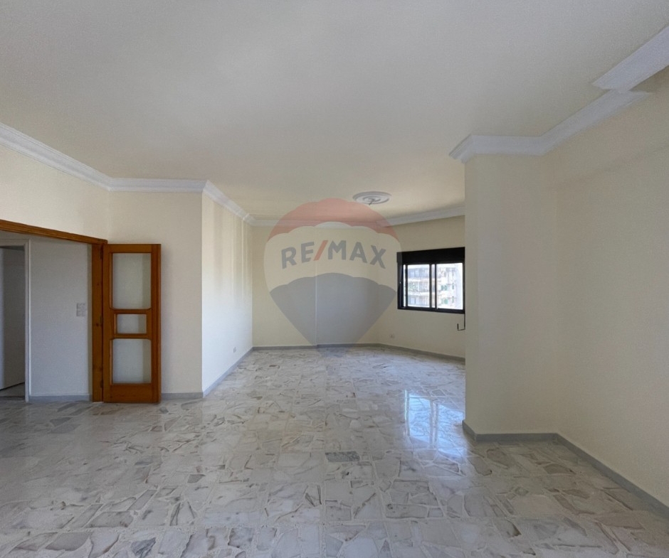 R9-3905 Newly Renovated Apartment for Sale in Abou Samra – Sahat Saadoun, Tripoli, 185 m²شقة مجددة حديثًا للبيع في أبو سمرا – ساحة سعدون، طرابلس، 185 م² — Photo 3 of 15