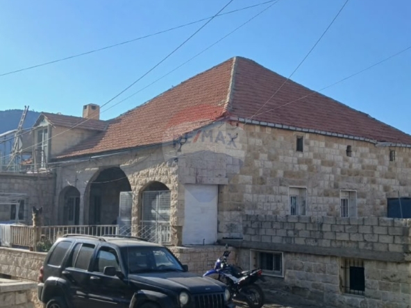 R9-3907 Stone House for Sale in Douma – Batroun, 1100 m², 3 Floorsبيت حجري للبيع في دوما – البترون، 1100 م²، 3 طوابق — Photo 4 of 9