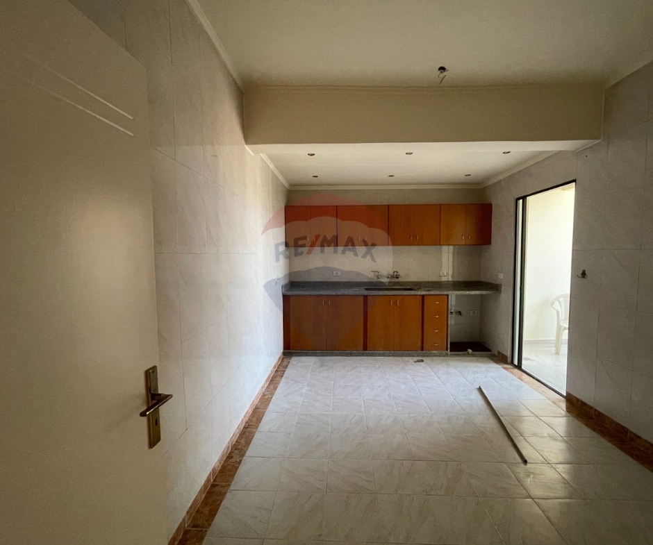 R9-3905 Newly Renovated Apartment for Sale in Abou Samra – Sahat Saadoun, Tripoli, 185 m²شقة مجددة حديثًا للبيع في أبو سمرا – ساحة سعدون، طرابلس، 185 م² — Photo 4 of 15
