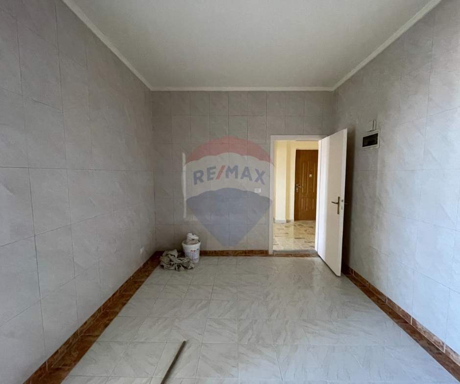 R9-3905 Newly Renovated Apartment for Sale in Abou Samra – Sahat Saadoun, Tripoli, 185 m²شقة مجددة حديثًا للبيع في أبو سمرا – ساحة سعدون، طرابلس، 185 م² — Photo 5 of 15