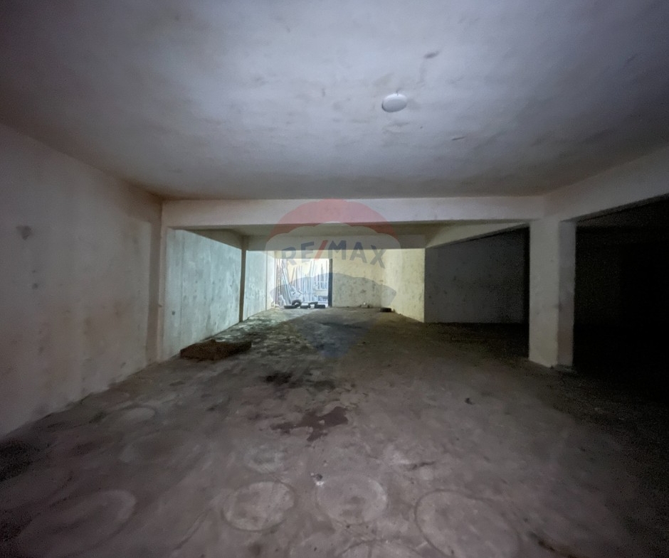 R9-3925Warehouse for Sale in Abou Samra – Tripoli, 500 m², 6 m Height, Main Road مستودع للبيع في أبو سمرا – طرابلس، 500 م²، ارتفاع 6 أمتار، على الطريق العام — Photo 7 of 9