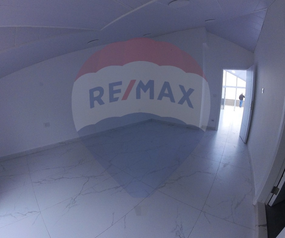 R9-3957 Triplex for Rent in Balamand – Koura, 381 m², Sea & Mountain Viewتريبلكس للإيجار في البلمند – الكورة، 381 م²، إطلالة بحرية وجبلية — Photo 8 of 22