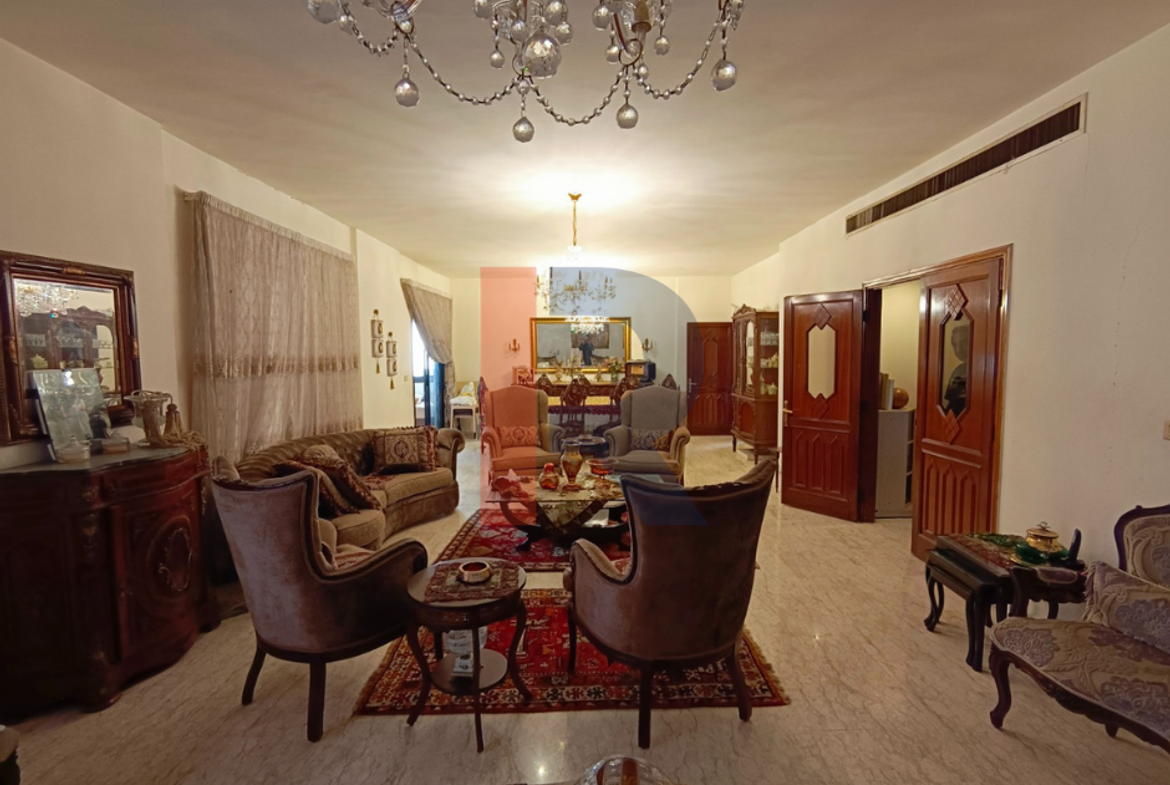 R9-4042 Grand 370m² Luxury Apartment for Sale on Miten Street Tripoli | Near Masjid El Rawda — Photo 10 of 14