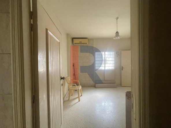 R-4032 مكتب تجاري 53م للبيع في البولفار طرابلس طابق اول مع مطبخ وموقف واسانسير — الصورة 2 من 9