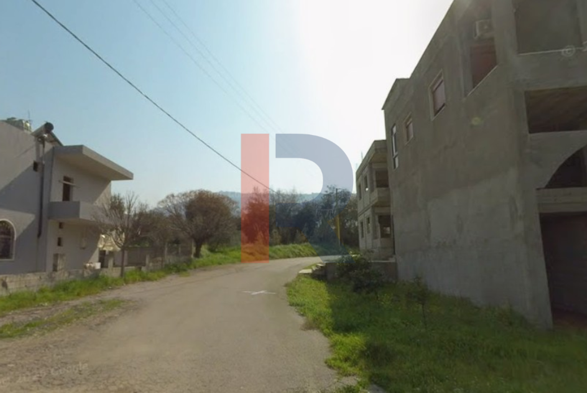 R-4027 ارض سكنية 1060م للبيع مع بيت قديم في رشعين زغرتا — الصورة 2 من 4