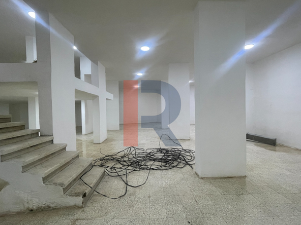 R9-4038 600m² Commercial Warehouse for Sale in Sahat El Nour Tripoli | With Solar & Freight Lift — Photo 2 of 8