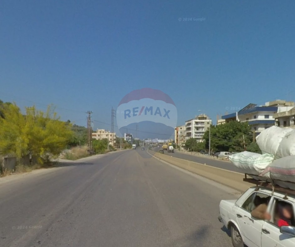 R9-4002 Prime Land for Sale on Qalamoun Highway | 4,010 m² | 30/105 Zoning Investment Opportunityأرض للبيع على أوتوستراد القلمون | 4,010 م² | تصنيف 30/105 وفرصة استثمارية نادرة — Photo 2 of 3