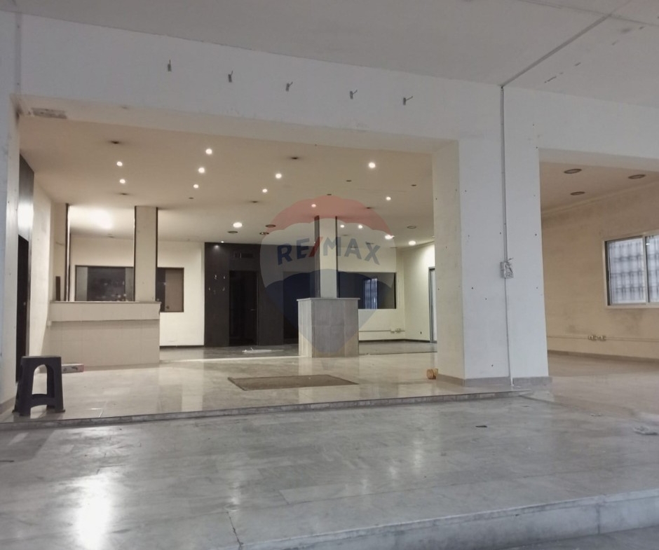R9-3993 Premium Showroom for Sale in Zgharta | 400 m² | 6 Facades on Main Roadمعرض تجاري للبيع في زغرتا | 400 م² | 6 واجهات على الطريق الرئيسي — Photo 3 of 3