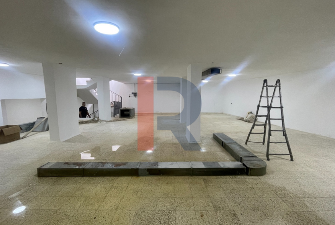 R9-4038 600m² Commercial Warehouse for Sale in Sahat El Nour Tripoli | With Solar & Freight Lift — Photo 3 of 8