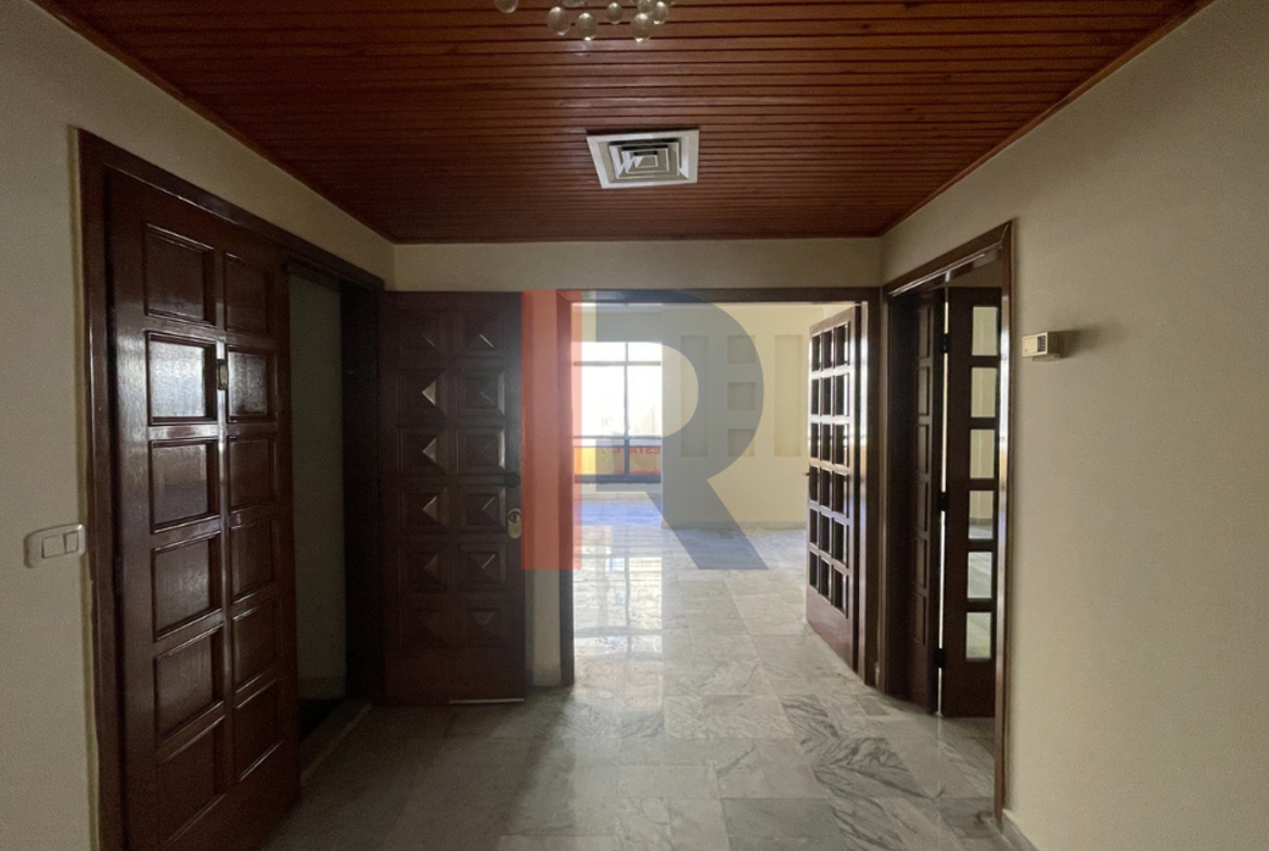 R9-4049 200m² 3-Bedroom Apartment for Sale in Maarad Tripoli — Photo 3 of 14