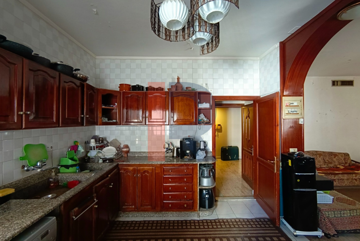 R9-4042 Grand 370m² Luxury Apartment for Sale on Miten Street Tripoli | Near Masjid El Rawda — Photo 4 of 14