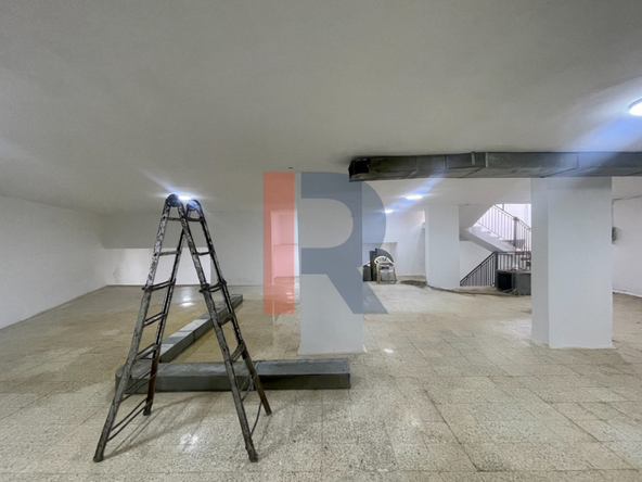R9-4038 600m² Commercial Warehouse for Sale in Sahat El Nour Tripoli | With Solar & Freight Lift — Photo 4 of 8