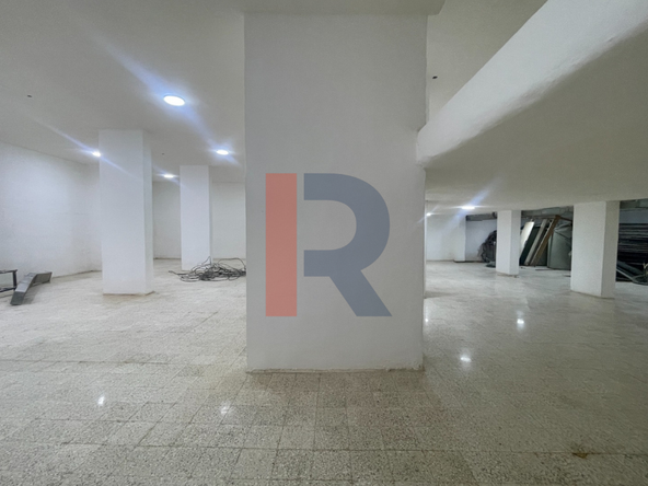 R9-4038 600m² Commercial Warehouse for Sale in Sahat El Nour Tripoli | With Solar & Freight Lift — Photo 5 of 8