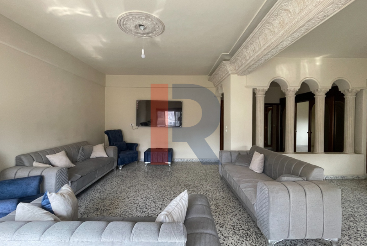 R9-4040 شقة 220م 4 نوم للبيع في شارع المئتين طرابلس — الصورة 5 من 14