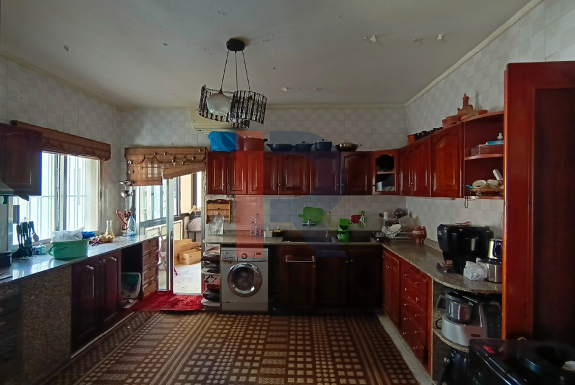 R9-4042 Grand 370m² Luxury Apartment for Sale on Miten Street Tripoli | Near Masjid El Rawda — Photo 5 of 14