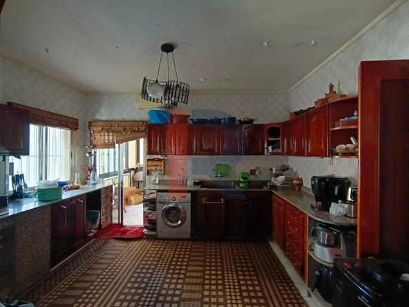 R9-4042 Grand 370m² Luxury Apartment for Sale on Miten Street Tripoli | Near Masjid El Rawda — Photo 5 of 14