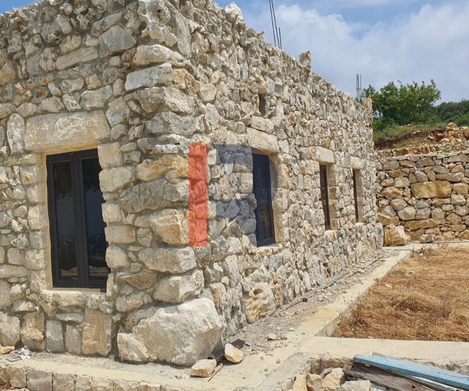R9-3982 Land with Guest Houses for Sale in Chabtine Batroun | 2,925 m² | Pool & Expansion Permit — Photo 2 sur 5