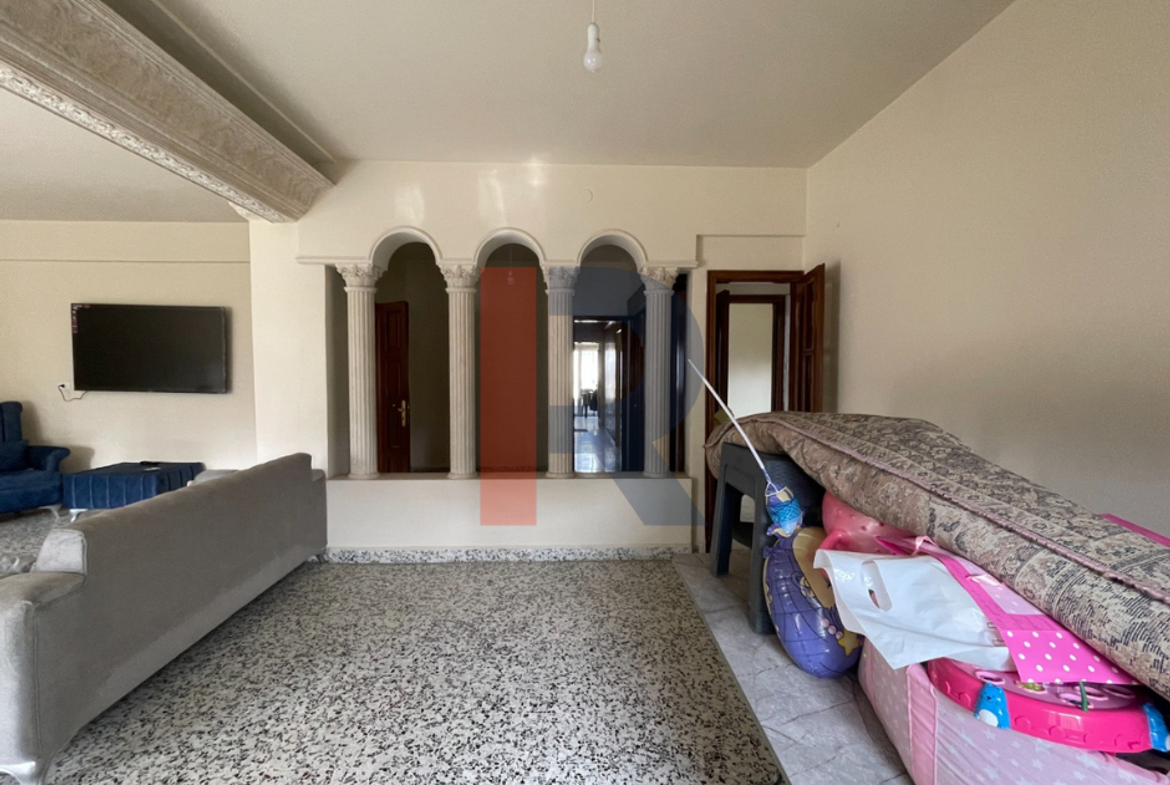 R9-4040 شقة 220م 4 نوم للبيع في شارع المئتين طرابلس — الصورة 7 من 14
