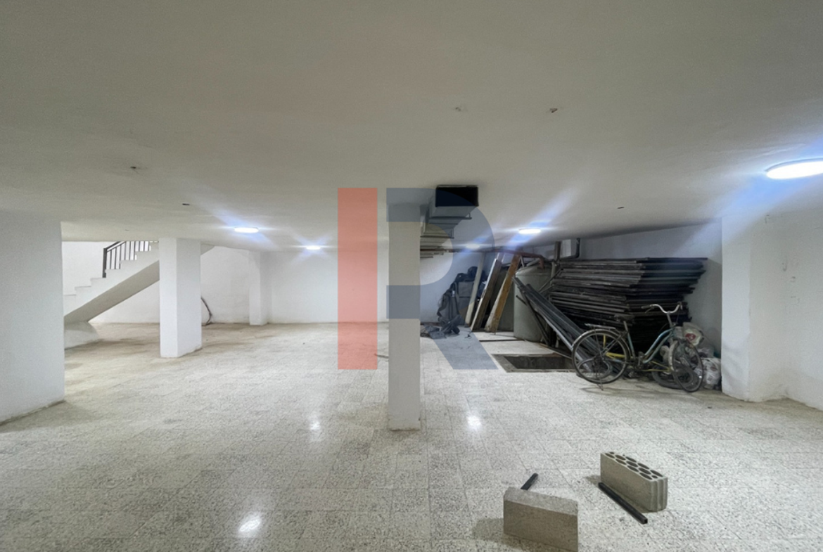 R9-4038 600m² Commercial Warehouse for Sale in Sahat El Nour Tripoli | With Solar & Freight Lift — Photo 8 of 8